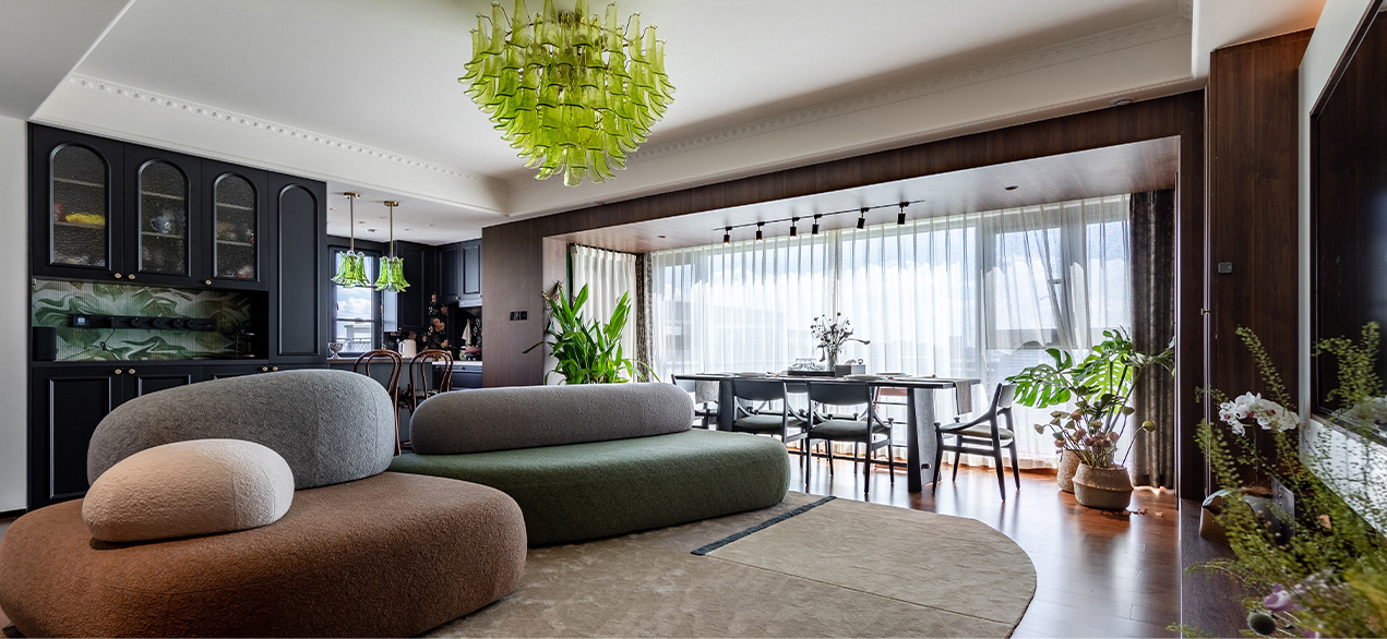 克制灰调里，藏不住的粉色浪漫