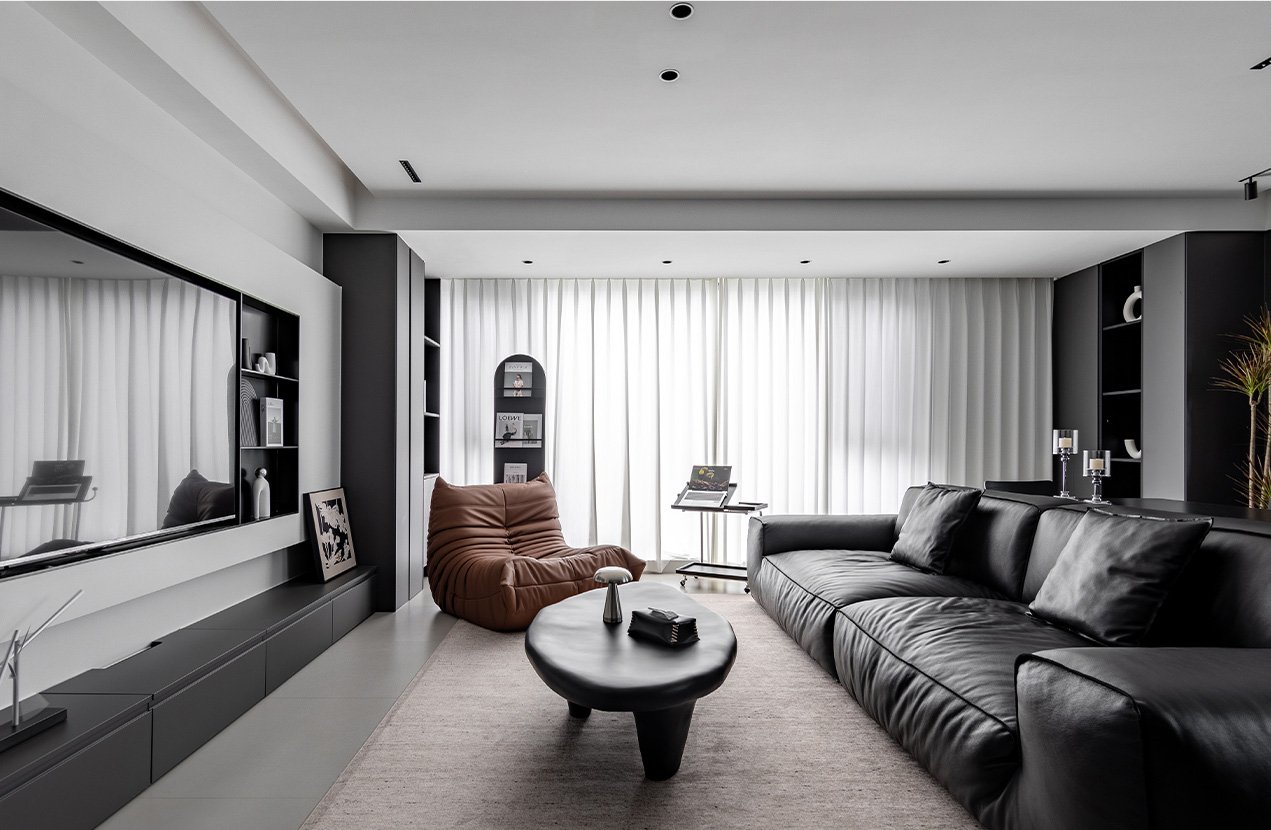 克制灰调里，藏不住的粉色浪漫