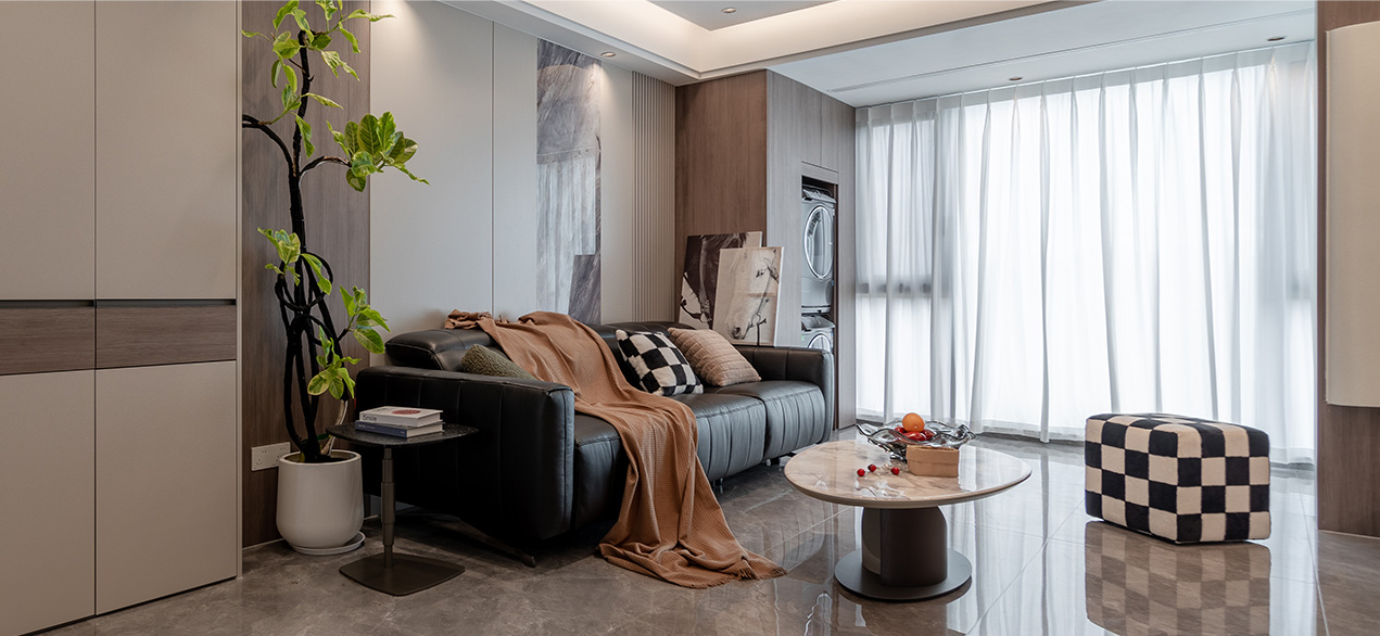 克制灰调里，藏不住的粉色浪漫